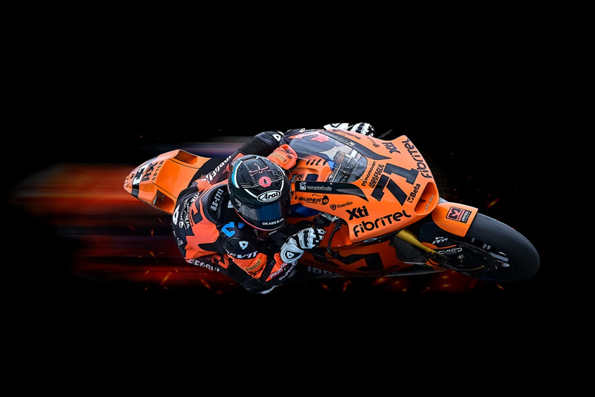 Moto de MotoGP con publicidad de Fibritel, imagen para ilustrar la nueva tarifa de fibra y móvil con DAZN